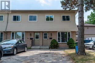 117 Bonaventure Dr in Hamilton, ON - Building Photo