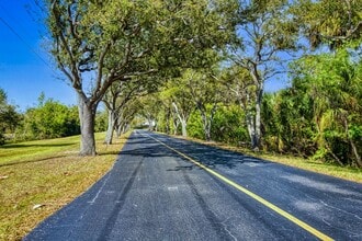 13303 Broadhurst Loop, Unit Cypress Lake Estates in Ft. Myers, FL - Foto de edificio - Building Photo