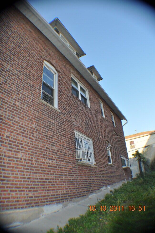 304 Fulton Ave, Unit 1 in Jersey City, NJ - Building Photo - Building Photo