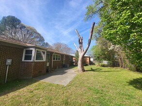 6114 Lyndhurst Ave in Norfolk, VA - Building Photo - Building Photo