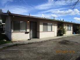 503 30th St in Bakersfield, CA - Building Photo