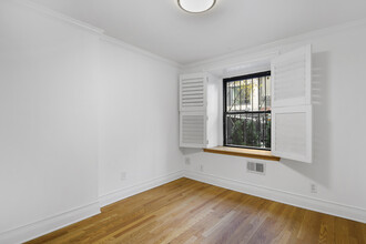 243 E 52nd St in New York, NY - Building Photo - Building Photo