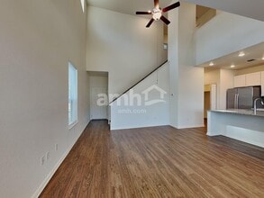 2716 Geronimo Creek in New Braunfels, TX - Foto de edificio - Building Photo