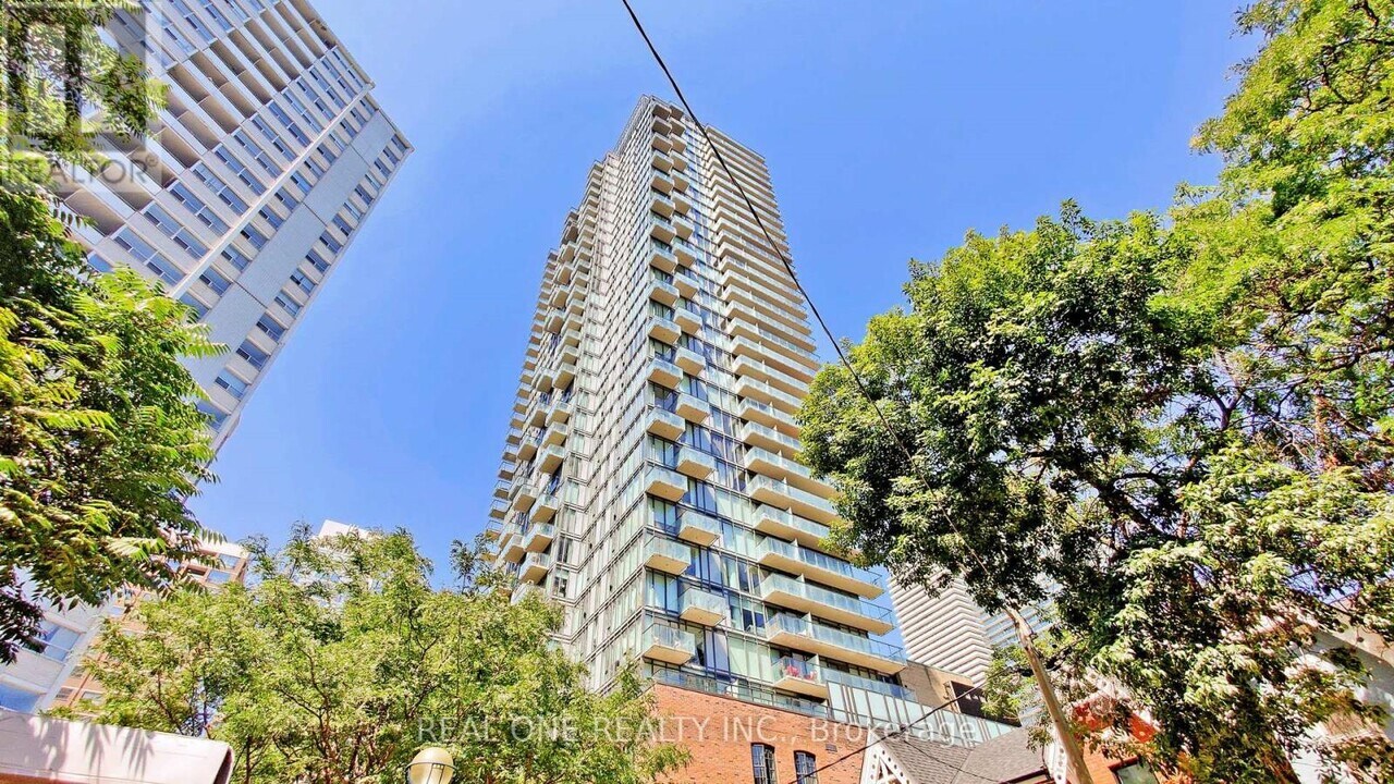 75-1075 St Nicholas St in Toronto, ON - Building Photo