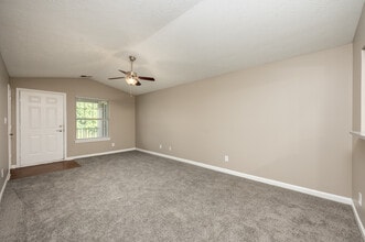 Stone Ridge Flats and Townhomes in Indianapolis, IN - Building Photo - Interior Photo