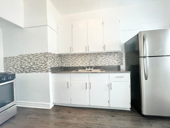 913 Grattan St in Los Angeles, CA - Building Photo - Building Photo