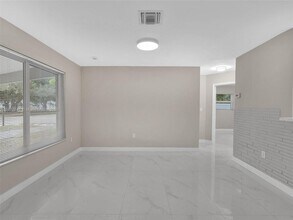6800 Raleigh St in Hollywood, FL - Foto de edificio - Building Photo