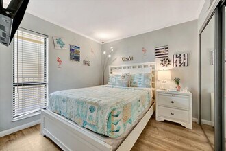 2506 N Rocky Point Dr in Tampa, FL - Building Photo - Building Photo