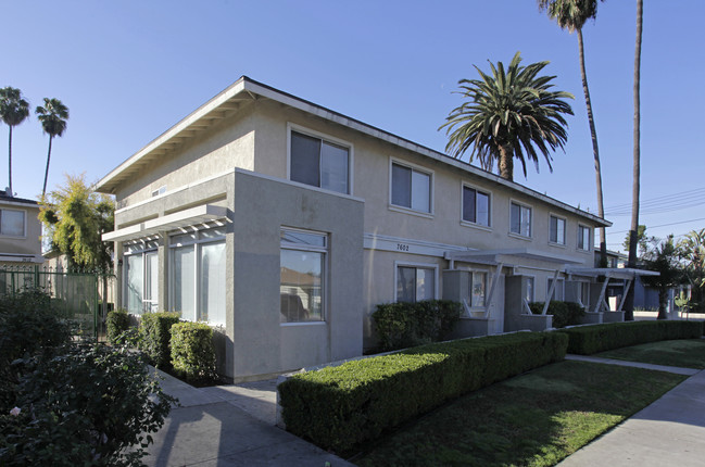 Palm Village Apartments in Buena Park, CA - Building Photo - Building Photo