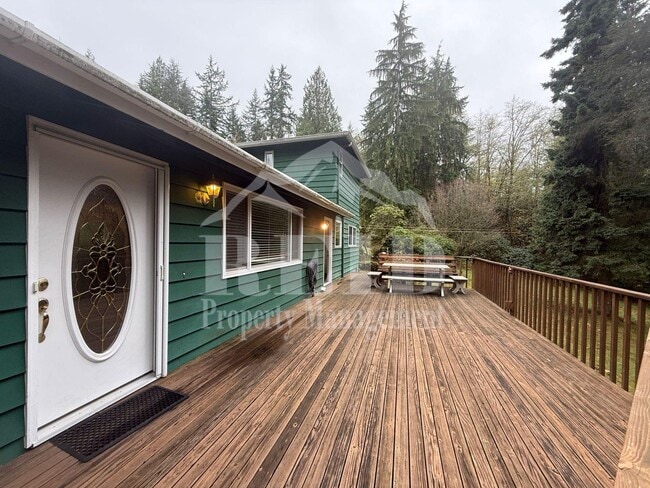 10144 Banner Rd SE in Olalla, WA - Building Photo - Building Photo