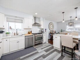 825 E Park Ave in Long Beach, NY - Building Photo