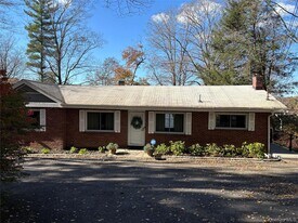 57 Truesdale Lake Dr in South Salem, NY - Building Photo