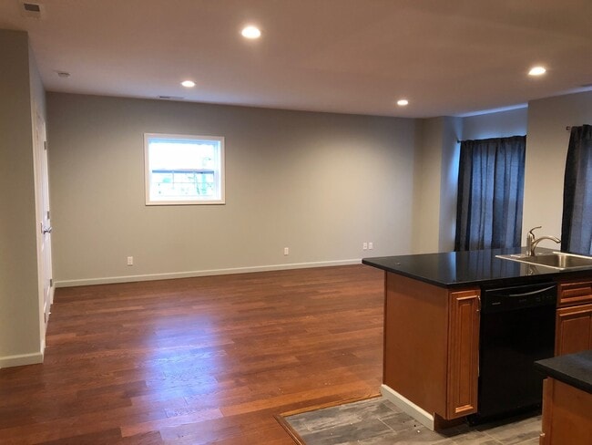 1407 Poplar St in Murray, KY - Building Photo - Building Photo