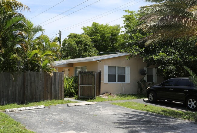 1123-1129 NE 16th Ct in Fort Lauderdale, FL - Building Photo - Building Photo