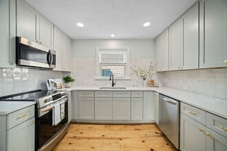7605 Atlantic Ave-Unit -Unit B in Virginia Beach, VA - Foto de edificio - Building Photo