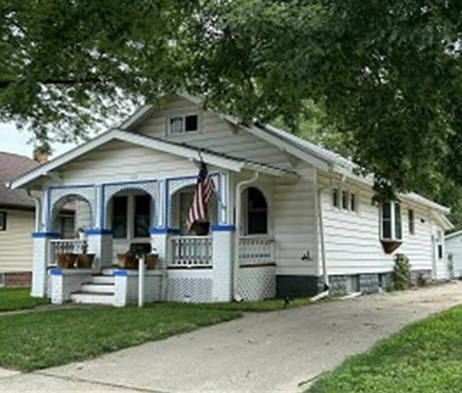 property at 1226 S Cecelia St