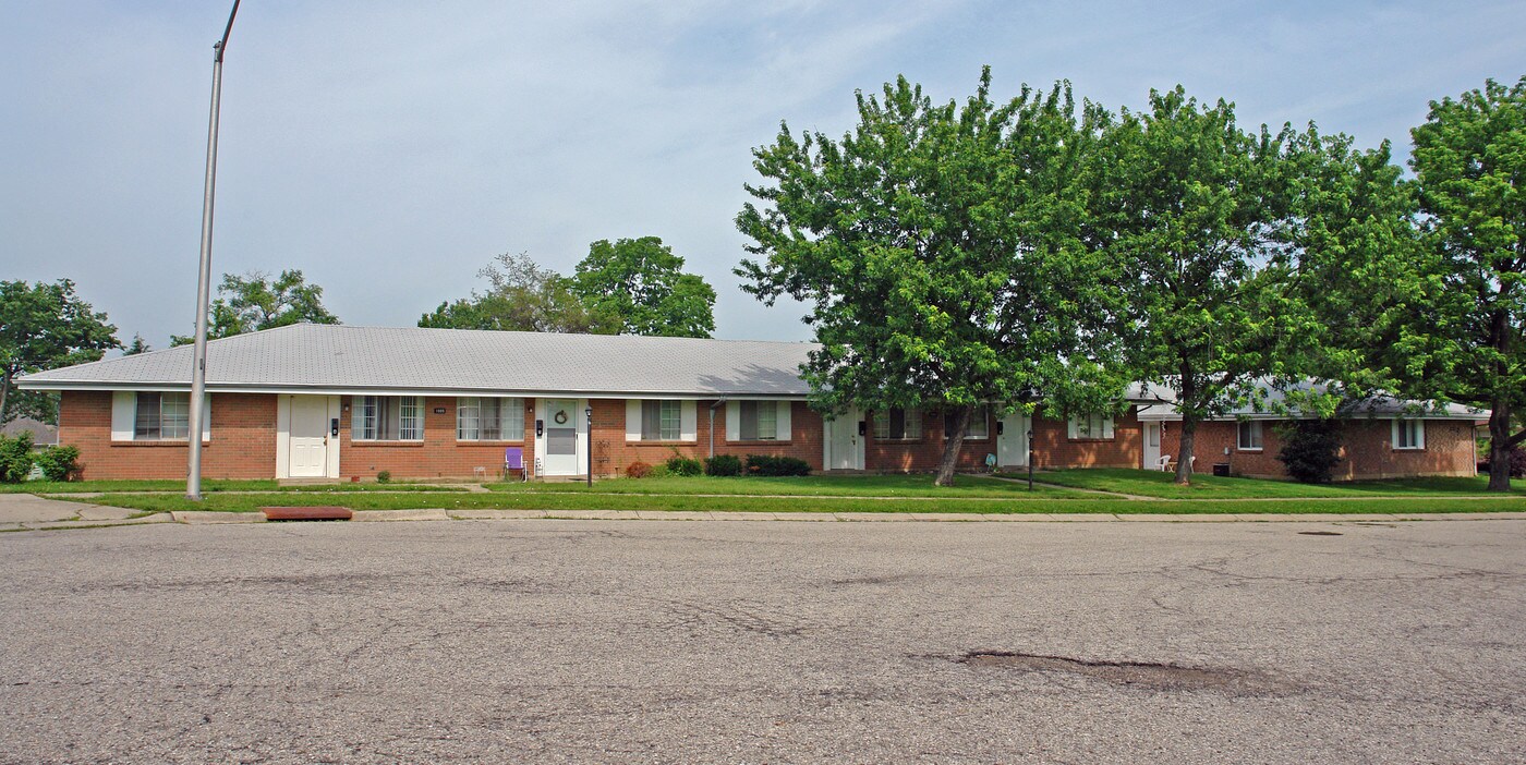 1105 Gas Light Ct in Miamisburg, OH - Building Photo