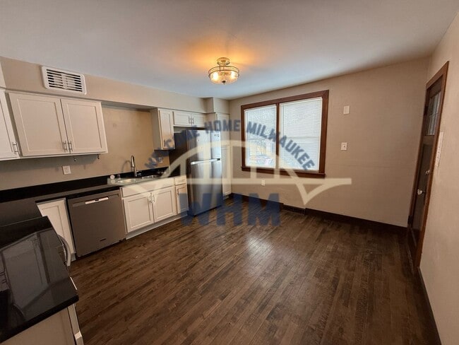 2137 N 62nd St in Wauwatosa, WI - Building Photo - Building Photo