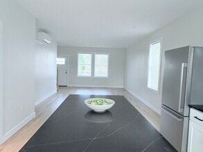 186 Conway St, Unit North Side in Greenfield, MA - Building Photo - Building Photo
