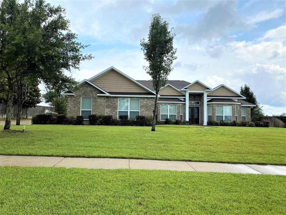 6218 Plum Orchard Way in Crestview, FL - Foto de edificio