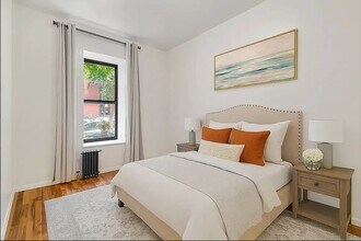 115 Perry St in New York, NY - Building Photo - Building Photo