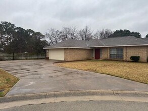 318 Shade tree St in Lewisville, TX - Building Photo - Building Photo