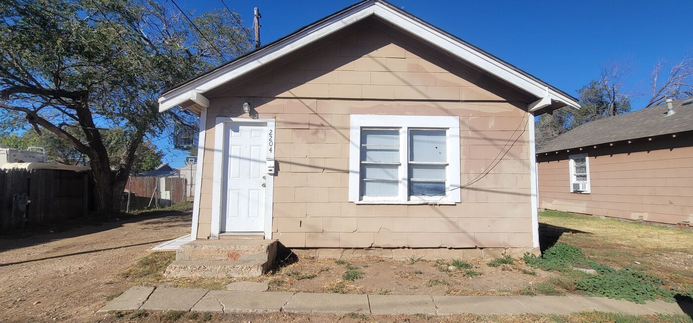 2204 S Pierce St in Amarillo, TX - Building Photo