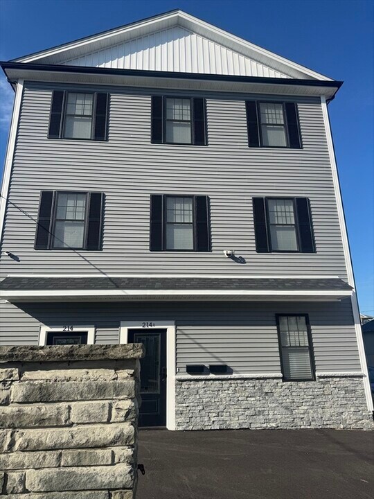 214 Horton St in Fall River, MA - Building Photo