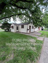 1816 SW Moundview Dr in Topeka, KS - Building Photo