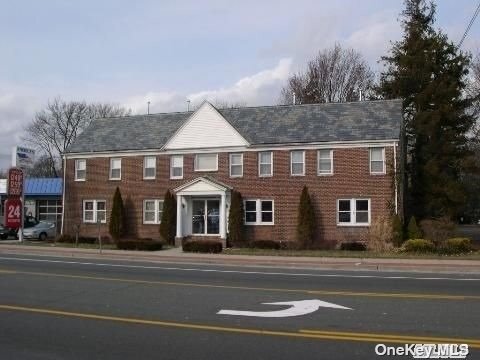 457 Montauk Hwy in West Islip, NY - Building Photo