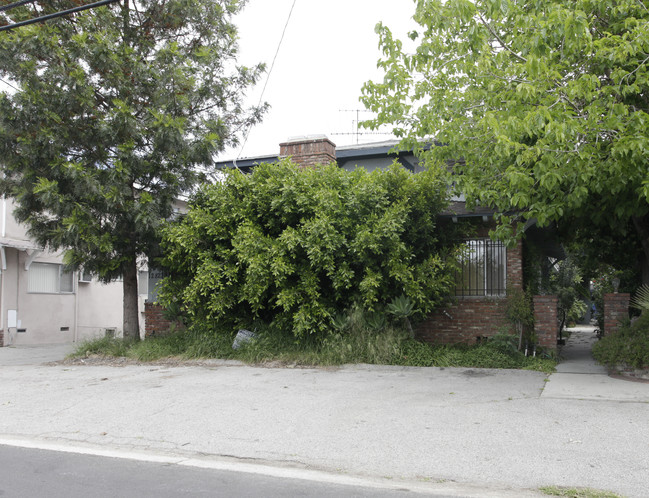 12823 Kling St in Studio City, CA - Building Photo - Building Photo