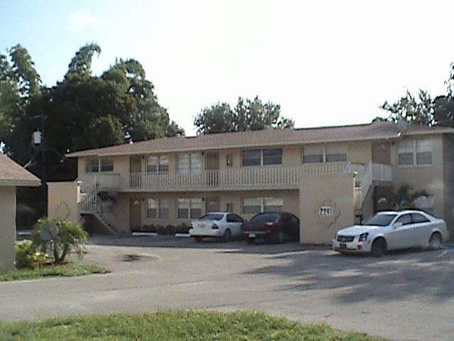 2237-2257 Euclid Ave in Ft. Myers, FL - Building Photo