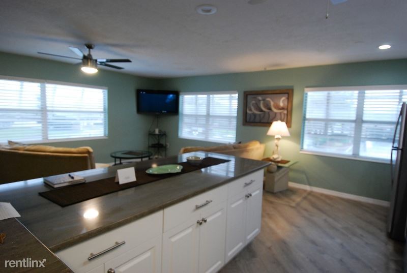 200 104th Ave-Unit -#1 in Treasure Island, FL - Building Photo