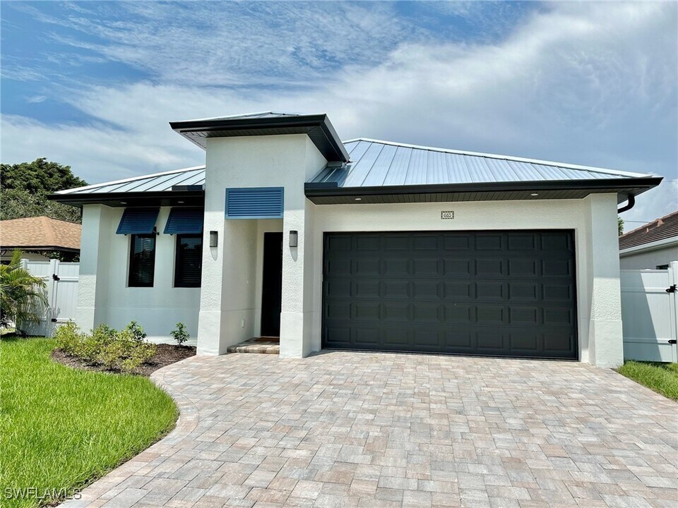 685 107th Ave N in Naples, FL - Foto de edificio