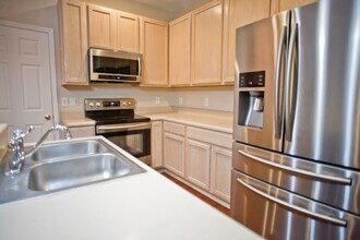 102 Chesapeake Way in Chapel Hill, NC - Building Photo - Building Photo