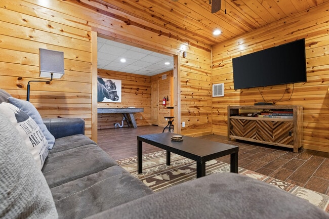 property at 202 Oak Ledge Rd