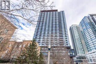 19 Western Battery Rd in Toronto, ON - Building Photo