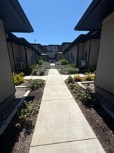43 S Mountain Ave in Ashland, OR - Foto de edificio - Building Photo