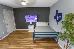 7813 Detroit St in Houston, TX - Building Photo