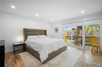 5435 Yarmouth Ave in Los Angeles, CA - Building Photo - Building Photo