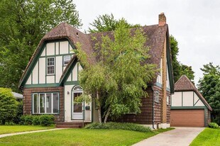 470 Eleanor St NE in Grand Rapids, MI - Building Photo