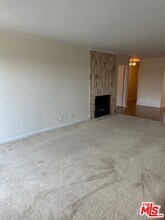 2320 S Bentley Ave in Los Angeles, CA - Foto de edificio - Building Photo