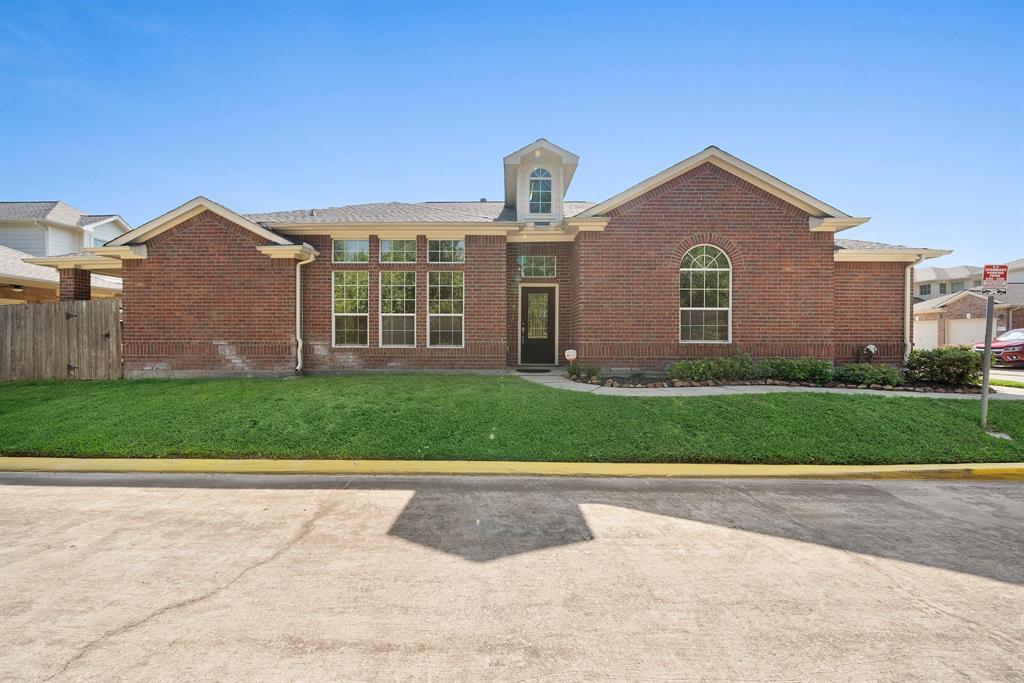 10530 WIllow Park Green in Houston, TX - Building Photo