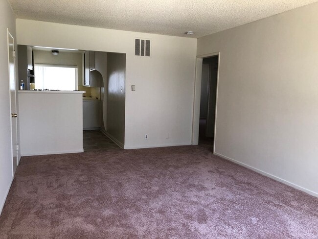 R06-025-MF in Downey, CA - Building Photo - Interior Photo