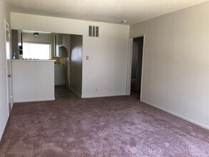 R06-025-MF in Downey, CA - Building Photo - Interior Photo