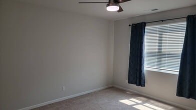 5070 Hunters Village Dr in Lebanon, TN - Building Photo - Building Photo