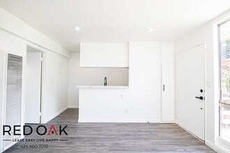 10810 Sarah St in Los Angeles, CA - Building Photo - Building Photo