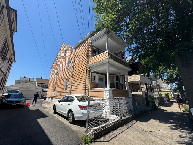 82 E 18th St in Paterson, NJ - Building Photo - Building Photo