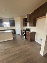 105 Troubador Ln in Poteet, TX - Building Photo - Building Photo