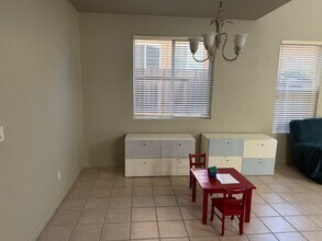 1084 Huntly Dr in Folsom, CA - Building Photo - Building Photo